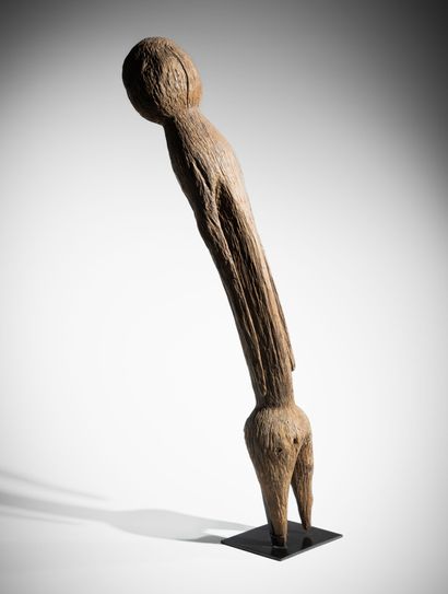 ¤ MOBA, TOGO.
Statue Tchitcheri en bois dur...