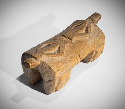 LOBI, BURKINA FASO
Beau tabouret en bois...