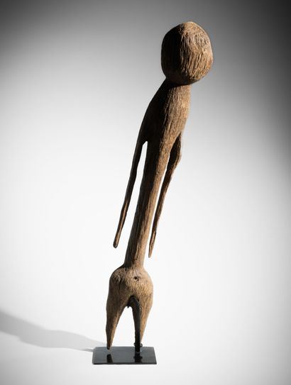 ¤ MOBA, TOGO.
Statue Tchitcheri en bois dur...