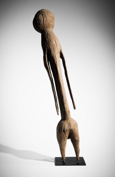 ¤ MOBA, TOGO.
Statue Tchitcheri en bois dur...