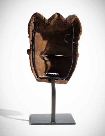 TCHOKWE, ANGOLA. 
Petit masque Pwo en bois...