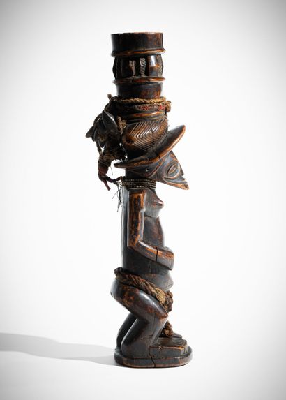 TCHOKWE, ANGOLA. 
Statue féminine, fétiche...