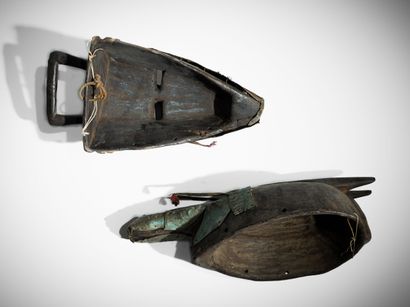 MARKA, MALI, lot comprenant : 
- un masque...