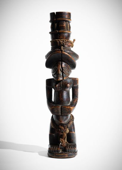 TCHOKWE, ANGOLA. 
Statue féminine, fétiche...