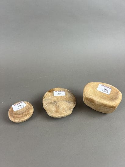 °°Trois pièces, néolithique saharien, circa...