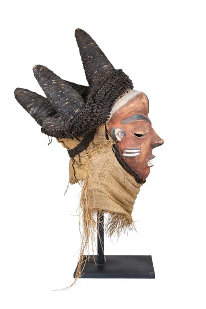 Masque Pende, RDC
Visage, le nez en trompette,...