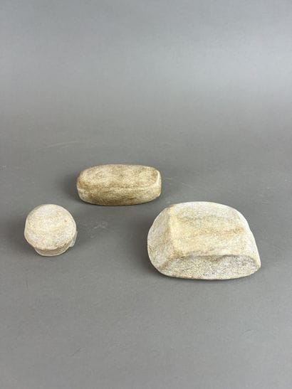°°Trois pièces, néolithique saharien, circa...