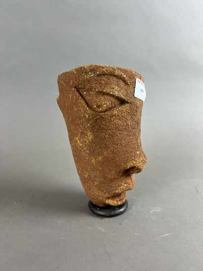 °°Fragment de tête Nok, Nigeria
Terre cuite,...