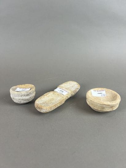 °°Trois pièces, néolithique saharien environ
Pierre...