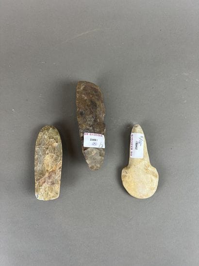 °°Trois outils, néolithique saharien, circa...