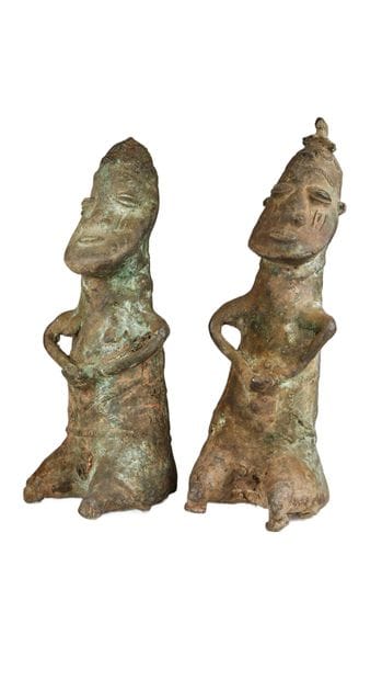 Couple de statuettes « Ogboni » en bronze,...