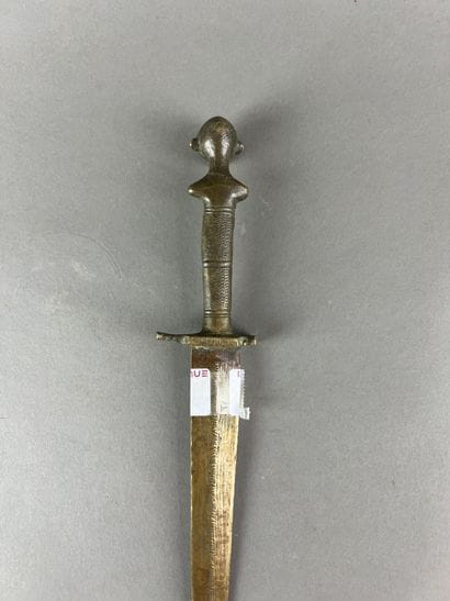 °°Couteau Fon, Bénin
La lame surmontée d'un...