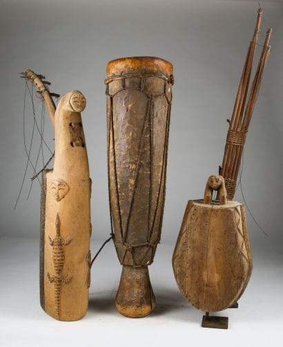 Trois instruments de musique, Gabon

-1....