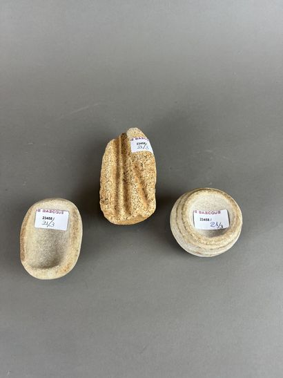 °°Trois pièces, néolithique saharien, circa...