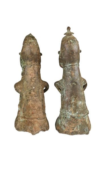 Couple de statuettes « Ogboni » en bronze,...