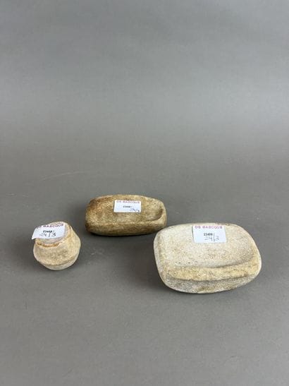 °°Trois pièces, néolithique saharien, circa...