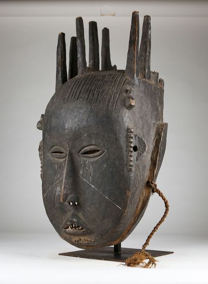 Masque Igala, Nigeria
Large face scarifiée...