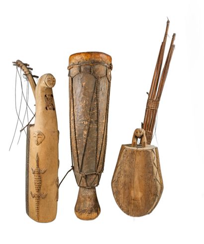 Trois instruments de musique, Gabon

-1....