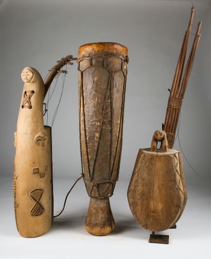 Trois instruments de musique, Gabon

-1....