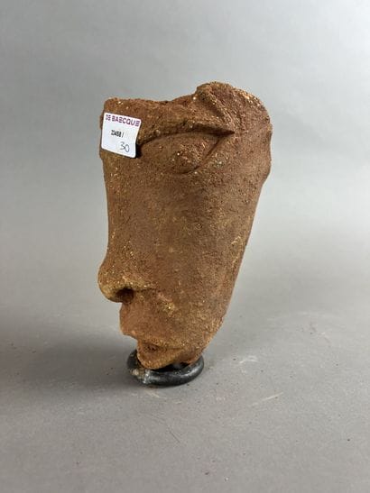 °°Fragment de tête Nok, Nigeria
Terre cuite,...