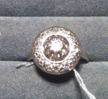 Bague ancienne monture or gris, serti platine,...