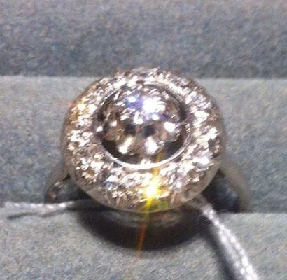 Bague ancienne monture or gris, serti platine,...