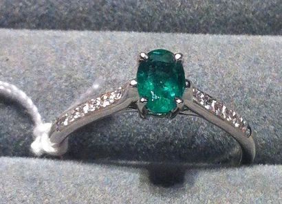 Petite bague monture en or gris bas titre,...