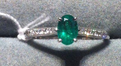 Petite bague monture en or gris bas titre,...