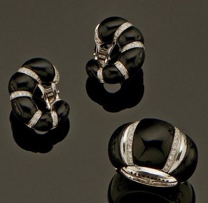 Demi-parure composée d'une bague et une paire...