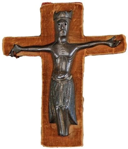 Christ d'applique en cuivre champlevé, émaillé,...