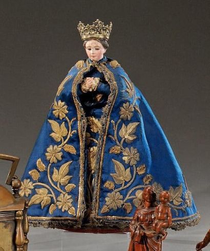 Statue de Vierge couronnée en bois sculpté...
