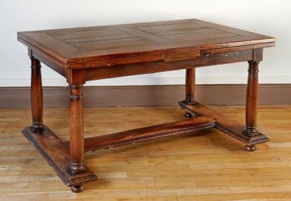 Table à l'italienne en noyer, le plateau...