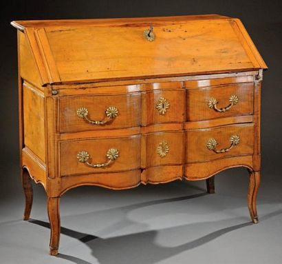 Commode bureau en noyer blond, ouvrant en...