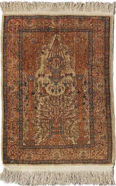 HEREKE
Tapis en soie H. 100 cm - L. 65 cm...