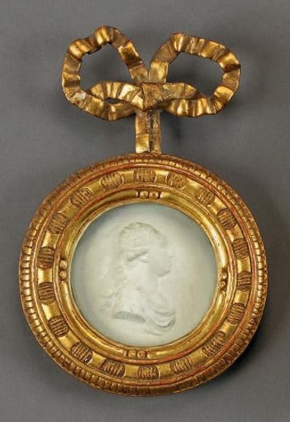 Médaillon rond représentant le roi Louis...