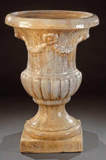 Important vase Médicis en céramique craquelée...