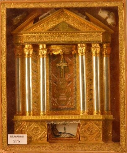 Cadre-boîte reliquaire figurant une façade...