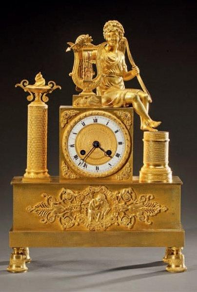 Pendule borne en bronze doré et ciselé à...