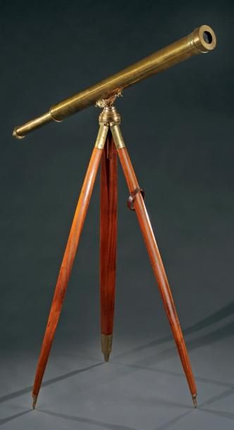 Lunette astronomique en laiton et son pied...