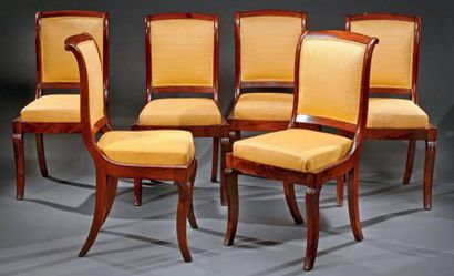 Suite de six chaises en acajou et placage...