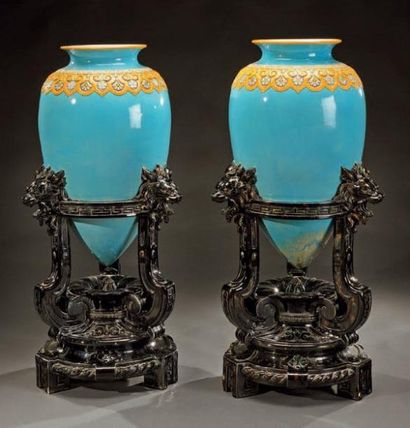 MINTON, 1866
Paire de vases ovoïdes, en faïence...