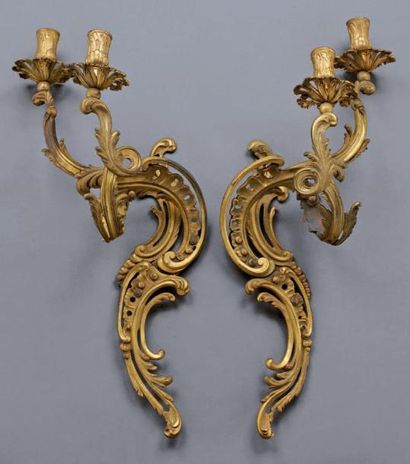 Paire de très grandes appliques en bronze...