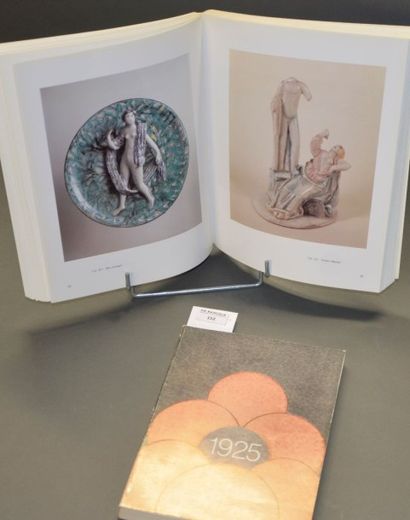 DOCUMENTATION
2 volumes (catalogues d'exposition)
-...