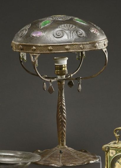 Travail JUGENDSTIL
Lampe en laiton et métal...