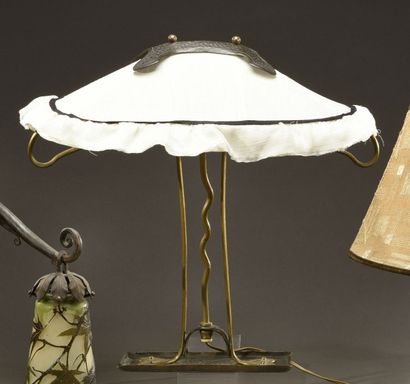EUROPE, 1900
Intéressante lampe en laiton,...