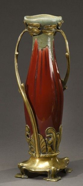 ART NOUVEAU
Tiges florales et feuilles nervurées
Haut...