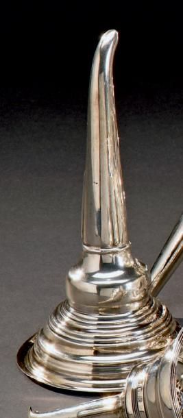 Filtre à vin en argent de forme évasée, à...