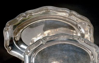 Grand plat ovale en argent, modèle filets...