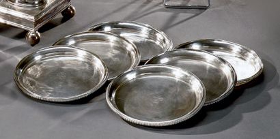 Suite de six dessous de bouteille en argent...