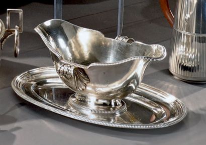 Belle saucière ovale à plateau adhérent vissé...
